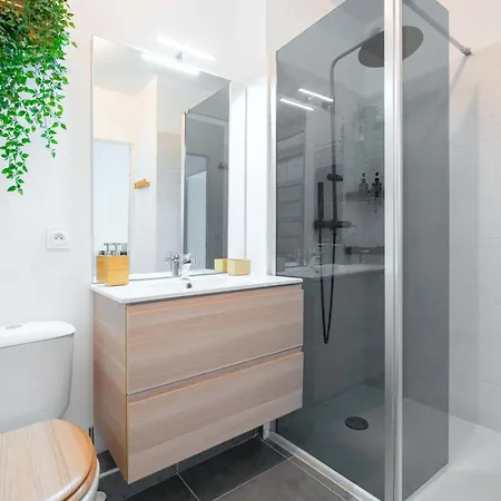 T2 Entre Plage Et Centre Ville-terrasse/parking Apartment *